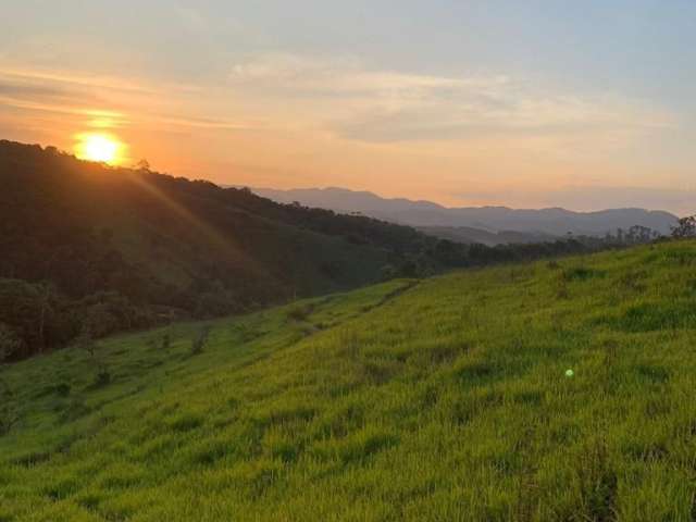 Lote em aruja, pereto de centro com escolas e pesqueiros.