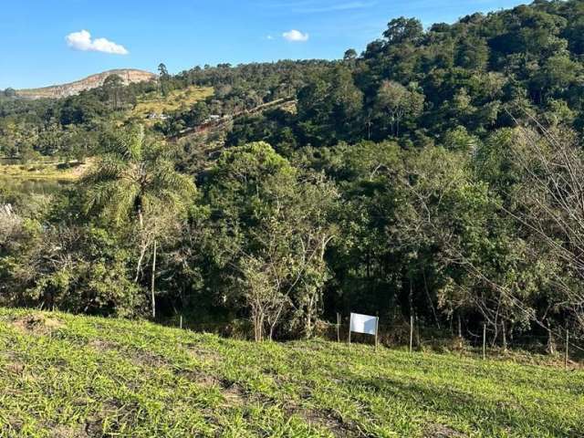 Vende-se lote com ótima localização em bairro rural de Arujá