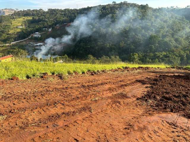 Vende-se lote com ótimo acesso 8km do centro de Arujá