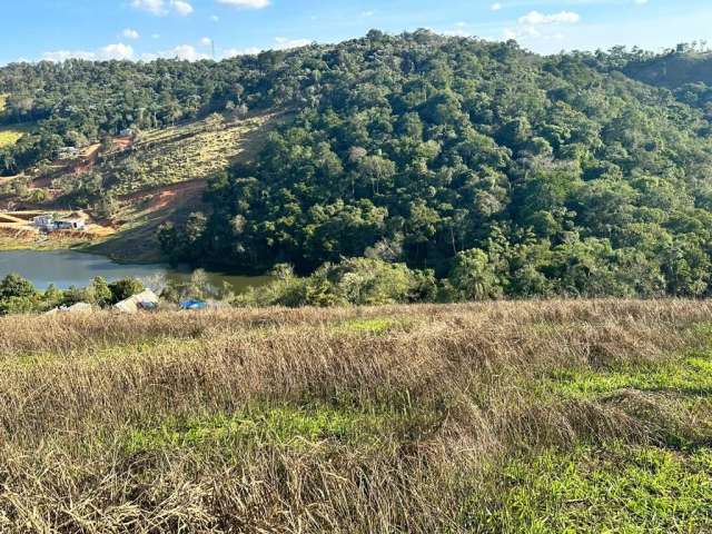 Terreno em área rural de Arujá com ótimo acesso 1km do asfalto