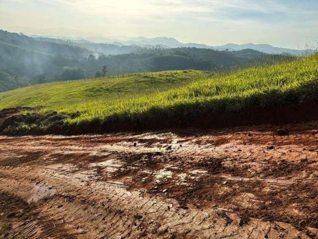 Lote com preço acessivel, em area rural de aruja.