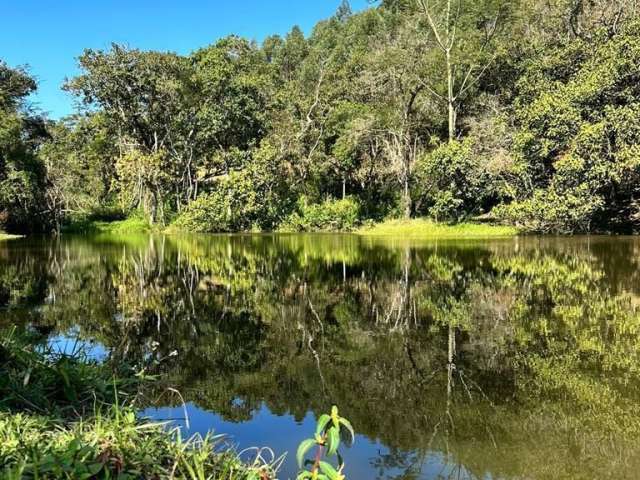 Vende-se terreno com acesso privado para lago e área verde