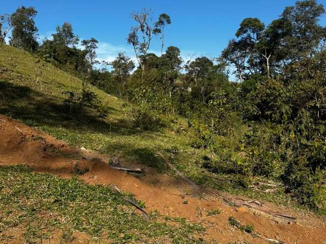 vende-se lotes em area rural de igarata, com preço super acessivel, com lago privado.