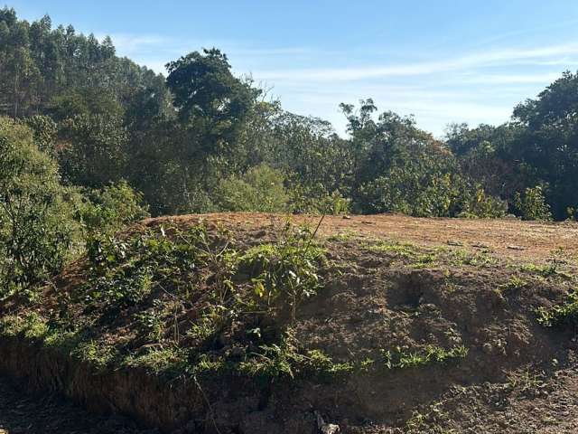 Terreno com otima localidade em area rural de Igarata.