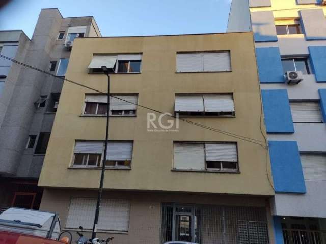 Apartamento à venda localizado na Rua Duque de Caxias, número 295, no bairro Centro Histórico, em Porto Alegre. O imóvel possui 1 dormitório, 1 banheiro social e 26.01m² de área privativa. O apartamen