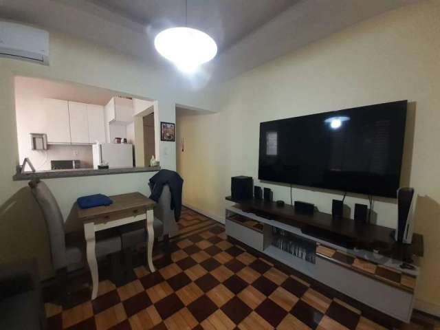 Apartamento à venda em Cidade Baixa, Porto Alegre. 1 quarto, 43.29m² de área privativa, 49.8m² de área total. Localizado na Rua Baronesa do Gravatai, próximo a comércios e serviços. Valor de venda: R$