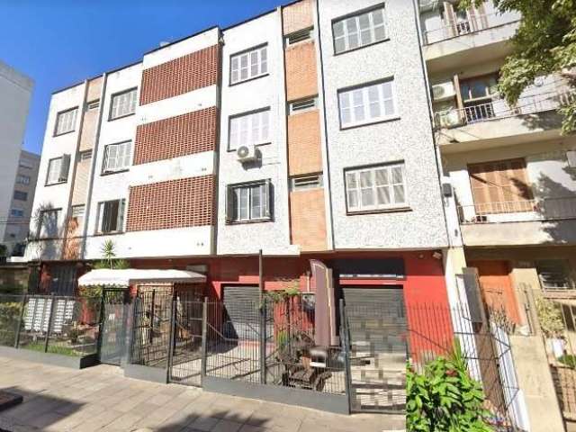 Apartamento JK na Cidade Baixa, de centro, desocupado. Possui hall de entrada, sala/dormitório amplo, banheiro, e cozinha. Muito ventilado e iluminado, com muita privacidade e silêncio. Condomínio com