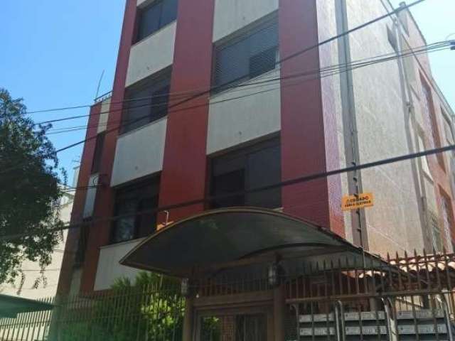 APARTAMENTO 1 DORMITÓRIO .&lt;BR&gt;&lt;BR&gt;Ótimo apartamento à venda no bairro Menino Deus, em Porto Alegre. Conta com 1 dormitório, 1 banheiro, sala, cozinha, living com 2 ambientes, ar condiciona