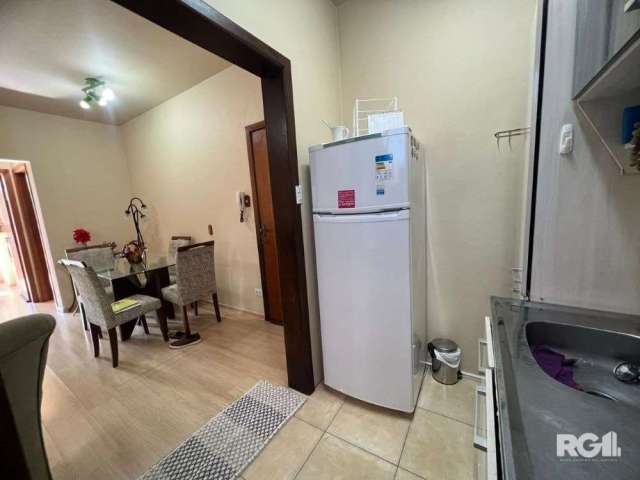 APARTAMENTO DE 2 DORMITÓRIOS DE FRENTE E ENSOLARADO. &lt;BR&gt;&lt;BR&gt;Apartamento amplo e bem distribuído de frente, pegando o sol da manhã nos dormitórios e o sol da tarde na sala e cozinha. &lt;B