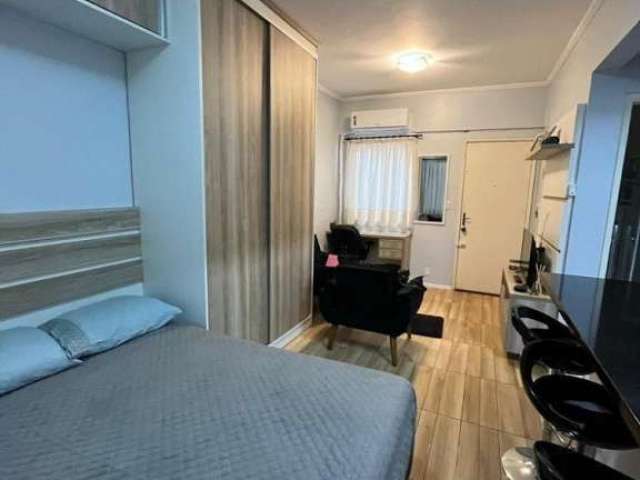 APARTAMENTO JK MOBILIADO NA FRENTE DA UFRGS!!! &lt;BR&gt;&lt;BR&gt;Apartamento no Centro. Com 1 dormitório, 1 banheiro social, cozinha americana e sala de estar, este imóvel possui uma área privativa 