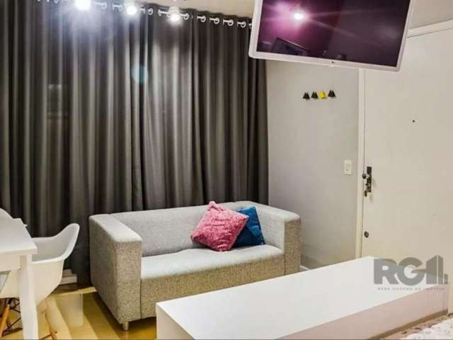 'Encante-se por este aconchegante Studio com 27,89m² privativos, finamente mobiliado e iluminado, para quem busca conforto e privacidade, localizado no tradicional bairro Menino Deus em Porto Ale