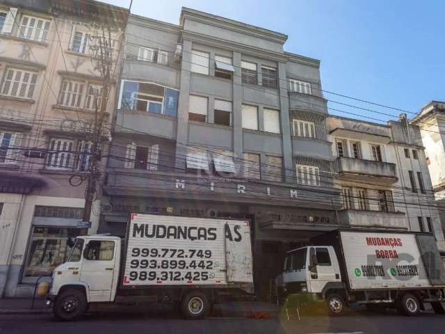 Apartamento de dois dormitórios e uma banheiro, 57,83m² privativos, junto ao Shoping Tottal, bairro Floresta em Porto Alegre.&lt;BR&gt;Apartamento amplo e bem localizado. Com dois dormitórios, sala, c