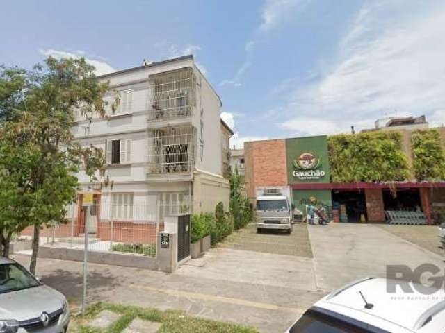 Excelente apartamento no bairro Rio Branco, com 2 quartos, com possibilidade de terceiro quarto, amplo living com sacada, gabinete, área de serviço, cozinha, bem arejado, dois lances de escada, prédio