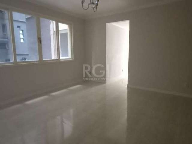 Apartamento 3 dormitórios, living 2 ambientes, cozinha ampla, dependência com banheiro, banheiro social, piso parquet, arejado.&lt;BR&gt;&lt;BR&gt;Condomínio oferece: Portaria 24 horas, elevadores e c