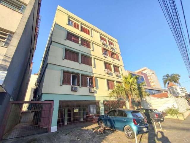 Apartamento de 2 dormitórios, 1 vaga de garagem escriturada, sala de estar para 2 ambientes, banheiro social, cozinha, área de serviço , despensa e banheiro auxiliar. Apartamento de frente, silencioso