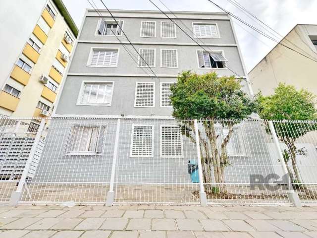 Excelente JK amplo com 29m² prívativos, excelente localização no coração do Menino Deus, junto a todos recursos do Bairro, prédio recem pintado e muito bem conservado, custo de condomínio baixo. Agend