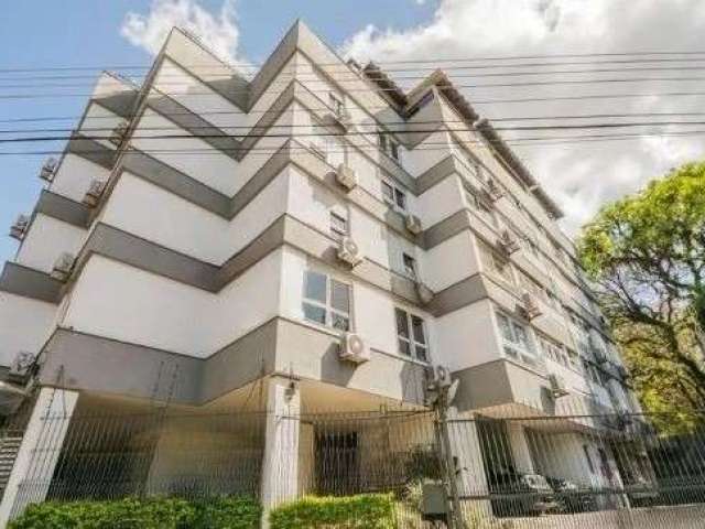 Ótimo apartamento no bairro Petrópolis, fundos, semi mobiliado, de 2 dormitórios e vaga. Possui hall de entrada, sala ampla, 2 dormitórios, banheiro social com box de vidro, cozinha americana mobiliad