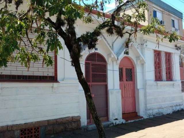 Casas geminadas com matriculas separadas e com venda em conjunto a nº 80 com uma garagem lateral e pátio 10 x 46 e a casa 78 com 2 dormitórios com possibilidade de expansão em alvenaria em um terreno 