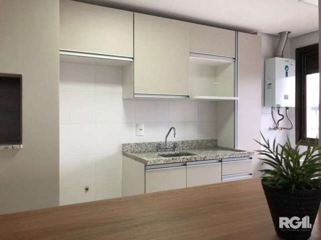 Apartamento mobiliado de 2 dormitórios, sendo um suíte, armários sob medida, geladeira Duplex, e aquecedor a gás na cozinha ,  banheiros com móveis sob medida, 1 vaga de garagem coberta e escriturada.