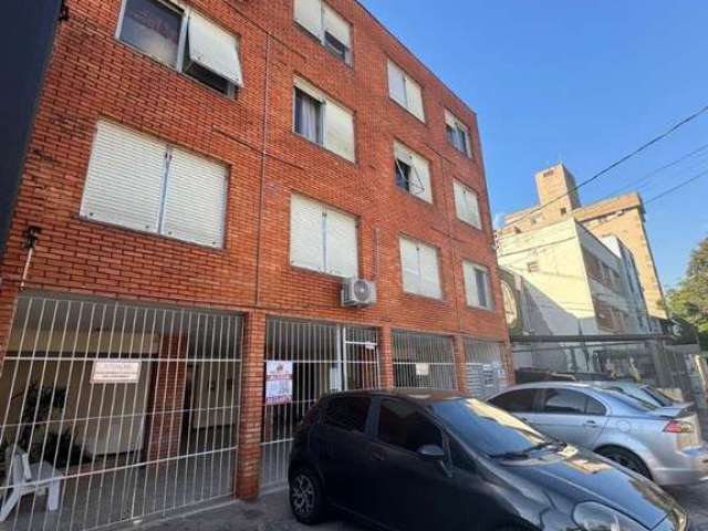 Apartamento de 2 quartos, 1 banheiro, com área privativa de 57.62m² e área total de 71.14m². Localizado no Ed. P.j Leggerini, na Rua Dezessete de Junho, 424, no bairro Menino Deus. O imóvel está em bo