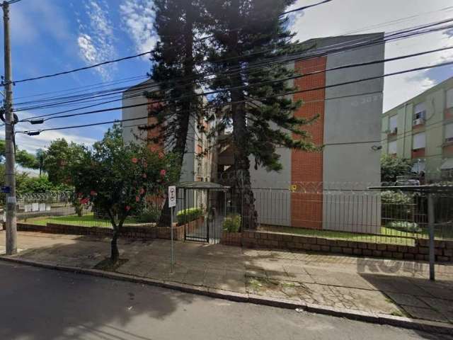 Este apartamento conta com 3 quartos, uma sala de estar com espaço para dois ambientes, uma cozinha mobiliada, um banheiro social completo e uma área de serviço separada. O condomínio é composto por d