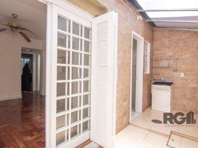 Vendo excelente apto de 1 dormitório, sala ampla, cozinha com passa prato, banheiro, área de serviço ampla,&lt;BR&gt;Na melhor localização do Bairro Petrópolis.&lt;BR&gt;Agende uma visita!