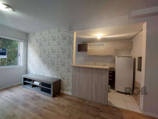 Lindo apartamento, 2 dormitórios, banheiro, sala de estar com living para 2 ambientes, cozinha americana com churrasqueira e geladeira, área de serviço integrada. Piso todo em laminado. Ar condicionad