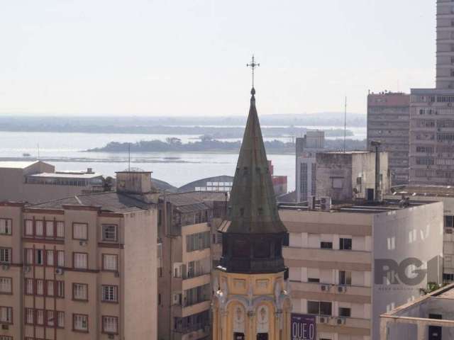 Esse apartamento vai te surpreender com toda sua luz.&lt;BR&gt;Em andar alto, com janelas amplas que proporcionam ventilação cruzada, todo sol da tarde e muito iluminado, com peças amplas e ventiladas