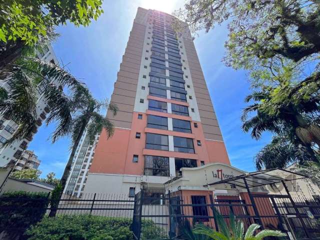 VENDA - Venha MORAR perto de TUDO no Menino Deus! Apartamento de 3 dormitórios,  de frente, 1 suíte, 1 VAGA (coberta) banheiro social,  AMPLO living 2 ambientes com churrasqueira, sacada integrada, VI