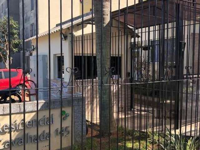 Apartamento de 2 dormitórios, desocupado, quitado, ok para financiamento, estacionamento rotativo pra carro e moto, um lance de escadas, bem localizado próximo ao Big cavalhada, Cassol , hospital vila