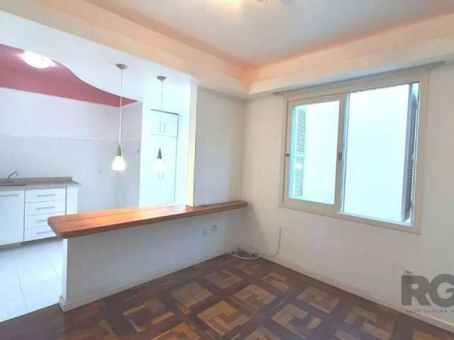 Lindo apartamento de 40m² semi mobiliado, com living, suíte, cozinha americana e área de serviço integrada. Bem iluminado e ventilado. Condomínio pequeno com porteiro eletrônico e baixo custo. &lt;BR&