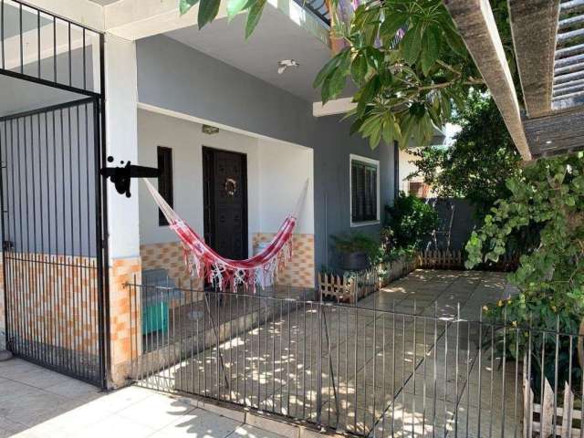 Ótima casa de 2 andares com 7 quartos sendo 2 suítes, sala de estar, cozinha, banheiro social, área de serviço separada, sacada, churrasqueira, pátio, semi-mobiliado portão eletronico e vaga coberta p