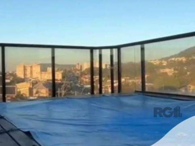 Excelente apartamento triplex  proximo ao Shopping Bourbom  de Teresópolis com 4 dormitórios  sendo duas suites ,, piscina aquecida , elevador privado , vaga para dois carros , moveis planejados . A c