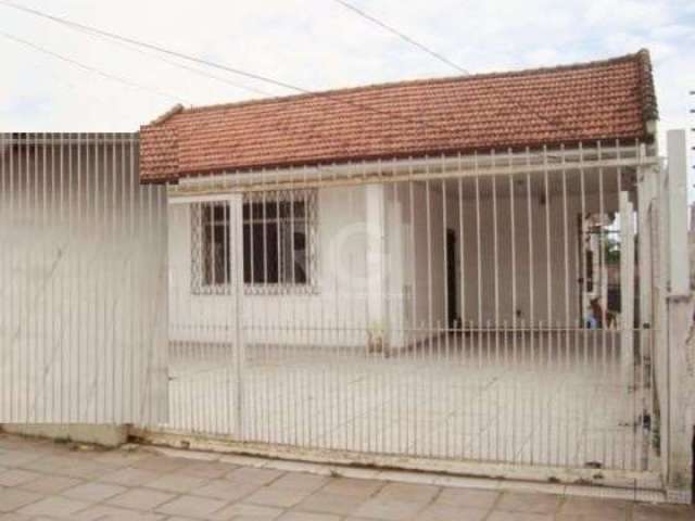 Casa térrea composta de 3 dormitórios, living amplo, banheiro social, copa cozinha, área de serviço, pátio , piscina, churrasqueira e garagem para 2 carros. Ótima  localização ,próximo á todos recurso