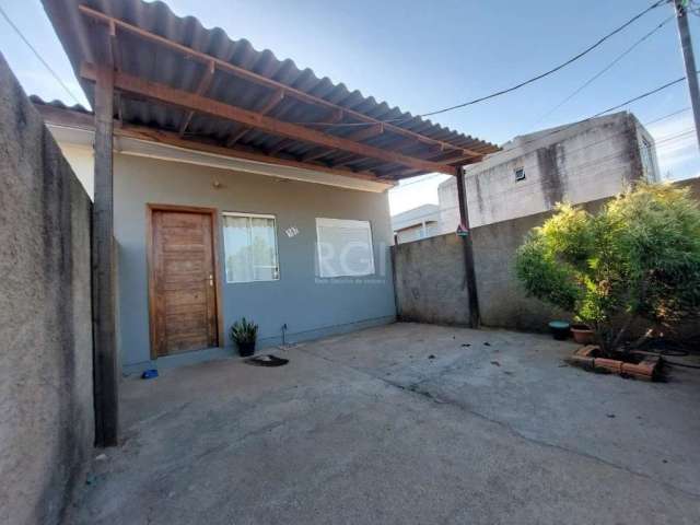 Vende-se casa térrea de alvenaria, 2 dormitórios, sala, cozinha, banheiro, área de serviço, vaga de garagem coberta para ate 2 carros, pátio murado e com gradil.&lt;BR&gt;Poucos metros da parada de ôn