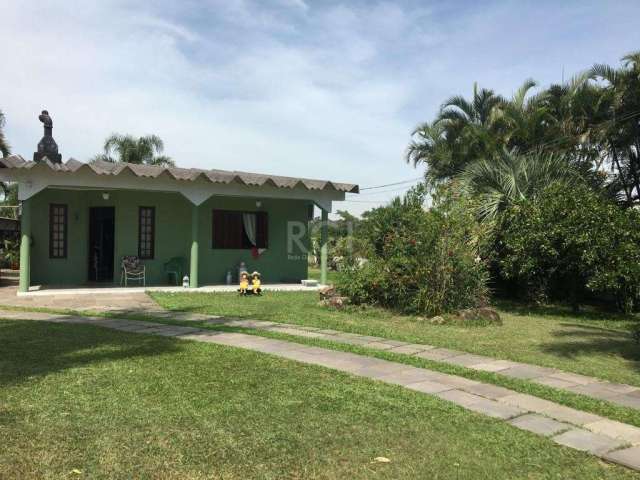 Ótima casa térrea de 3 dormitórios sendo 1 suíte, banheiro, cozinha grande, área de serviço, junque, varanda coberta, galpão crioulo metade alvenaria outra costaneira, churrasqueira, fogão campeiro co