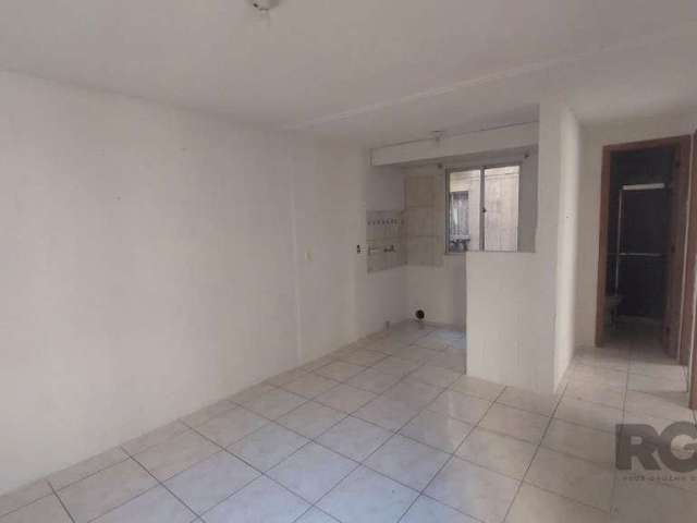 APARTAMENTO 2 DORMITÓRIOS&lt;BR&gt;&lt;BR&gt;PINTURA NOVA&lt;BR&gt;PISO CERÂMICO EM TODO AP&lt;BR&gt;BANHEIRO COM BOX&lt;BR&gt;&lt;BR&gt;CONDOMÍNIO COM:&lt;BR&gt;PORTARIA 24HS&lt;BR&gt;VAGA ESTACIONAM