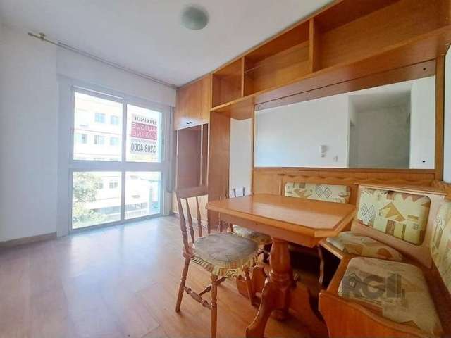 Excelente apartamento JK, tranformado em 01 dormitorio, no Bairro Rio Branco,  próximo ao Zafari novo da Cabral e Parcão para moradia ou investimento! Desocupado, com 33,m² privativos, cozinha, banhei