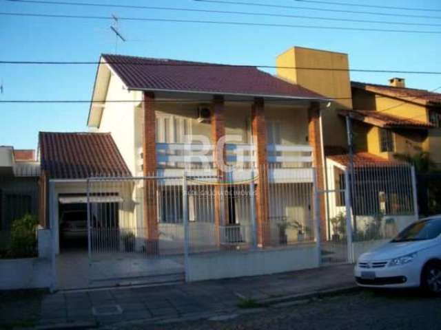 Sobrado na zona norte de Porto Alegre. &lt;BR&gt;Bem Iluminado, com três dormitórios, banheiro social, living, lavabo, cozinha, &lt;BR&gt;Com três vagas de garagem, pátio amplo. &lt;BR&gt;Próximo ao B