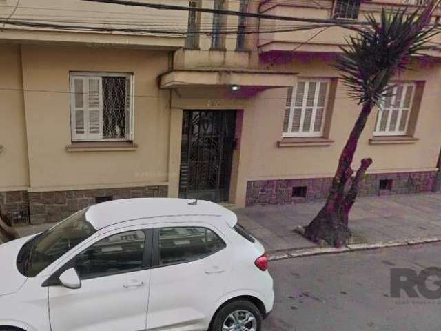 Apartamento 3 dormitórios, para investimento. Necessita reforma. Fica 3° andar, com três lances de escada. Nao permite financiamento. Agende visita corretor licenciado.