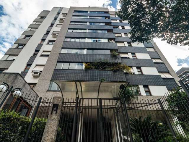 Coliseu vende apartamento 85m² de área privativa com ótima localização, living dois ambientes, três dormitórios sendo um suíte, cozinha, área de serviço,  sacada com churrasqueira e uma vaga de garage