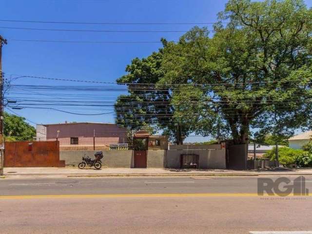 Casa de 4 dormitórios a venda no Bairro Glória.&lt;BR&gt;propriedade com ampla área construída, que possibilita o uso de uma pequena fábrica, empresa e/ou depósito. Com mais de um banheiro, salas de r