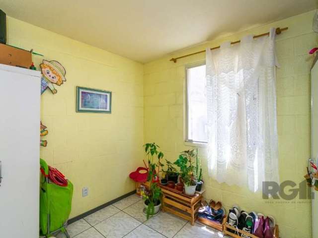 Apartamento com 2 dormitórios , banheiro , sala e cozinha com área de serviço integrada , 3º andar , com vaga de garagem rotativa .&lt;BR&gt;Condomínio do 2 salões de festas , portaria 24 horas , cond