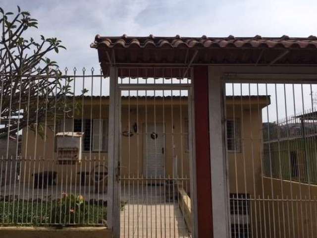 Casa 4 dormitórios. 3 banheiros. 2 vagas cobertas. Bairro Nonoai. &lt;BR&gt;Casa de 4 dormitórios, com 3 banheiros, 2 vagas cobertas. Água quente. Com pátio na frente e outro, enorme,  nos fundos da c