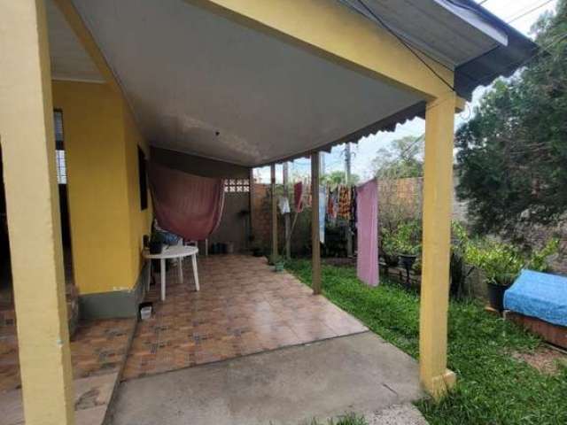 vendo terreno com duas casas. sendo 3 quartos 2 banheiros social. cozinha, área de serviço. lugar ótimo para moradia, churrasqueira,  garagem coberta, quintal,  Aceita avaliar oferta de dação, como pa