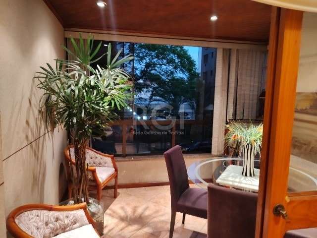 Apartamento 3 quartos com 1 suíte. Impecável apartamento no bairro Jardim Itu. São 3 dormitórios (sendo uma suíte com sacada), living com dois ambientes, churrasqueira e cozinha com área de serviço se