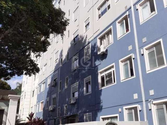 Apartamento semimobiliado com 2 dormitórios, sendo 1 suíte. Living com 2 ambientes, bastante ventilado e ensolarado. Ótima cozinha com área de serviço e água quente em todas as saídas. Imóvel com exce