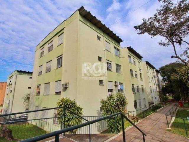 Apartamento todo reformado no 4° andar de 02 dormitórios, com 01 banheiro, cozinha separada da sala de estar, área de serviço, estacionamento com 01 vaga de garagem rotativa no bairro Jardim Vila nova