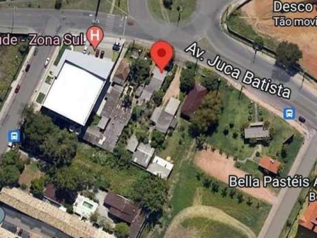 Ótimo Terreno na Av Juca batista medindo 10x57 com duas casas no patio( não averbadas). Otimo para investidores. Em frente ao Atacado Desco e rotula da Av Juca Batista com Av. Edgar Pires de Castro. A