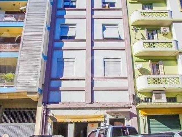 Apartamento 2 dormitórios com 83m2 no Centro Histórico. Peças amplas. Living dois ambientes, cozinha, água quente, ar condicionado,  Posição solar norte com vista para a Usina do Gasômetro. Condomínio